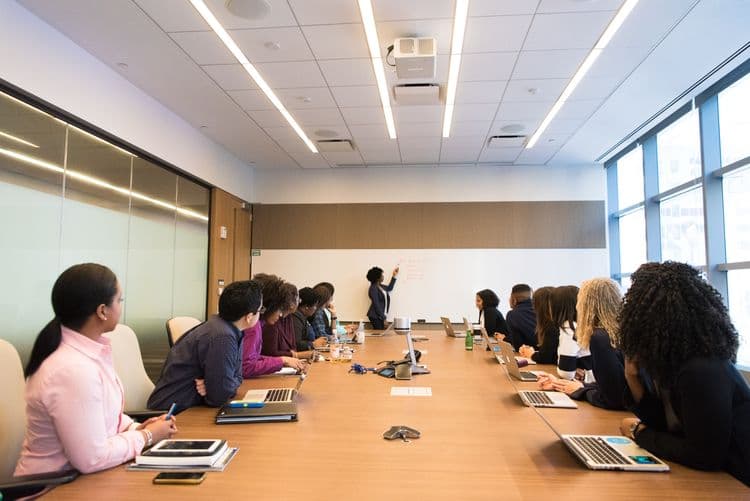 Craft Blog Post: How to write an effective meeting agenda (examples included)